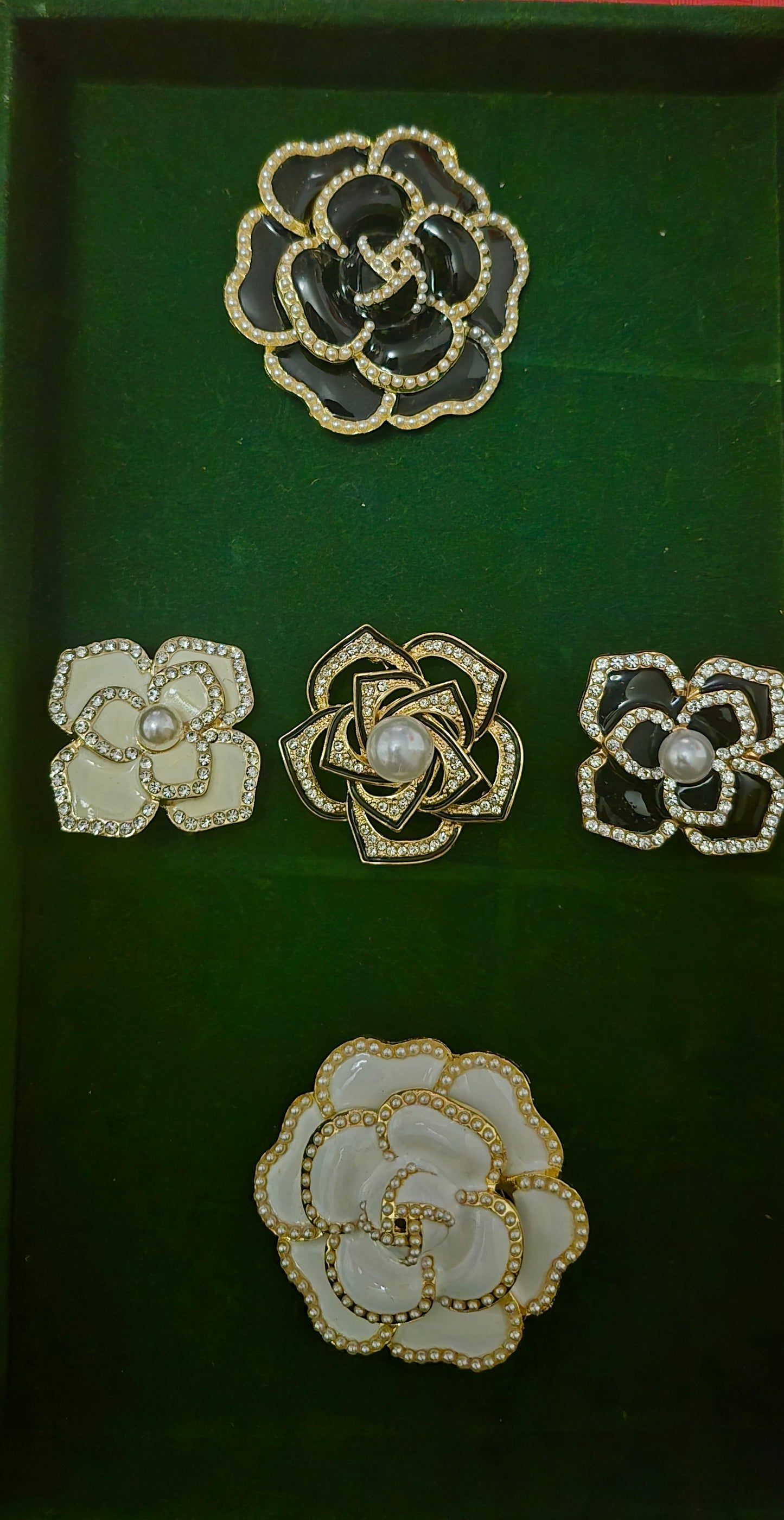 Broche Camélia blanche